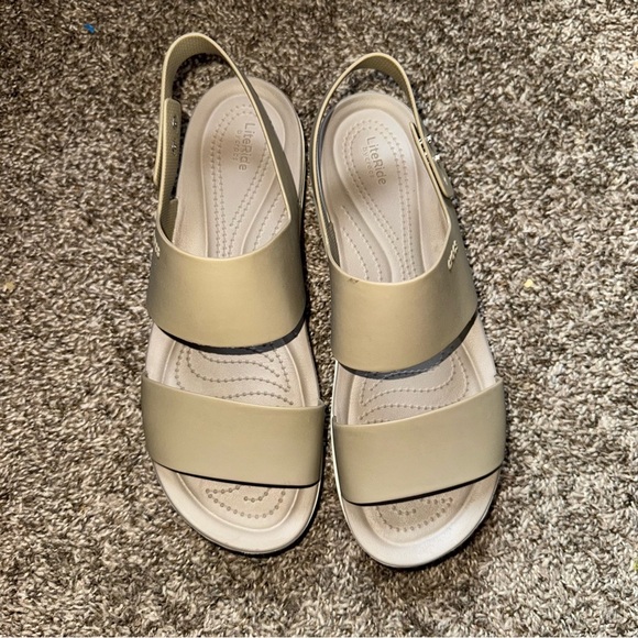 Crocs Women's Brooklyn Low Wedge size 11 - Picture 5 of 10